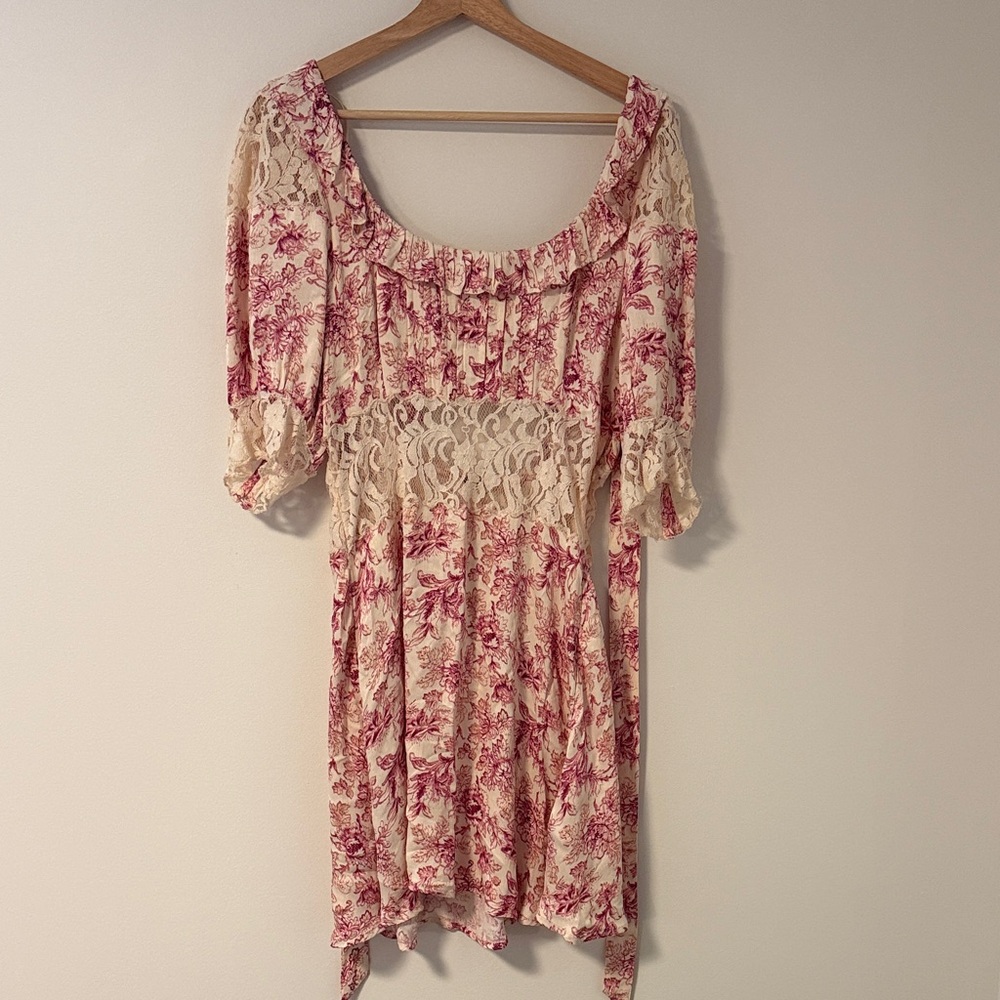Free People Floral Lace Dress in Cream and Pink size 8